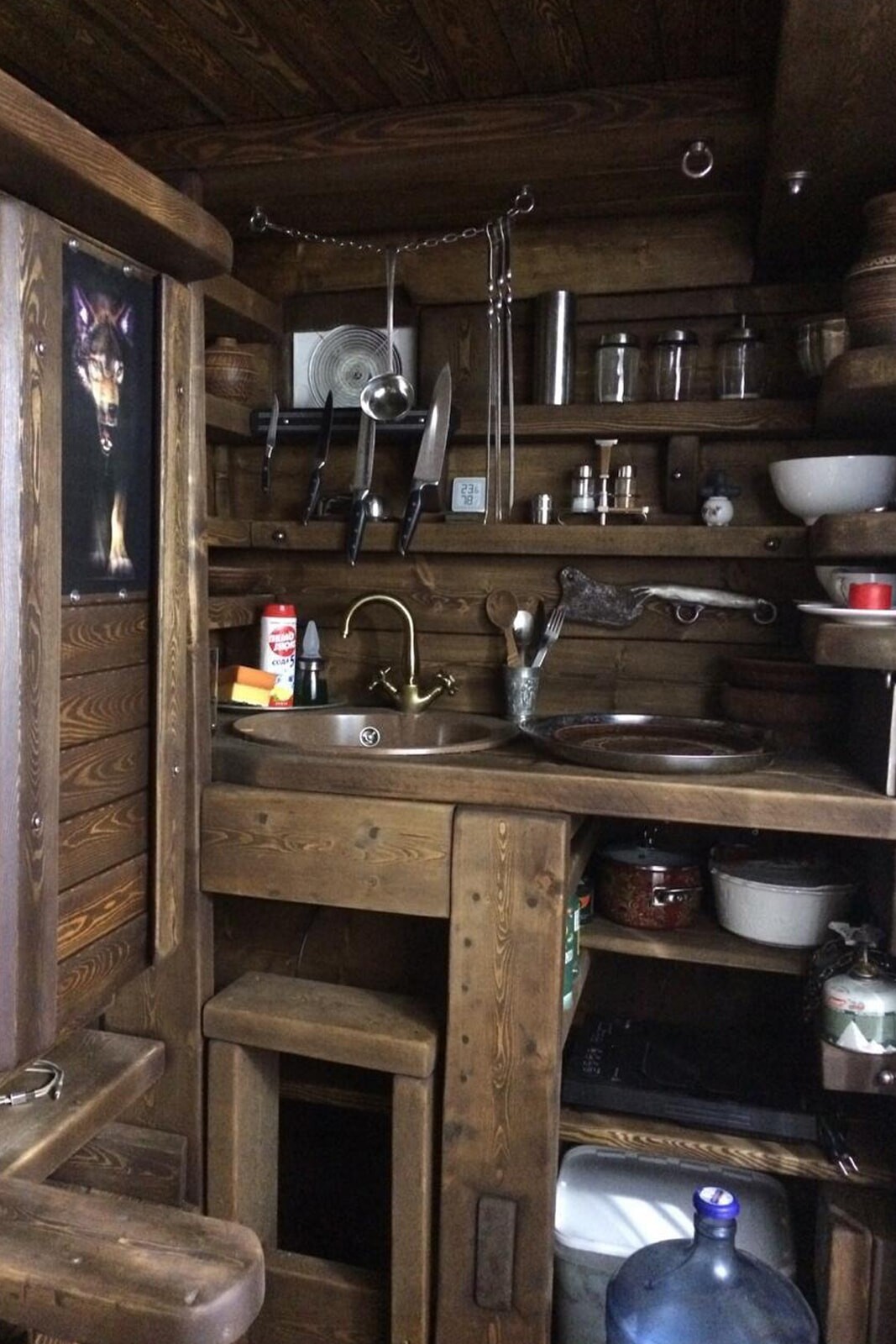 Убежище с лабораторией по выращиванию биологического питания