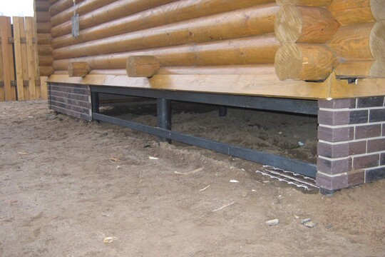 Декоративная отделка цоколя свайного фундамента