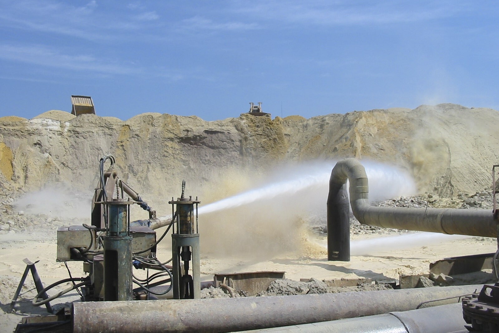 Разработка грунта гидравлическим способом с помощью гидромонитора