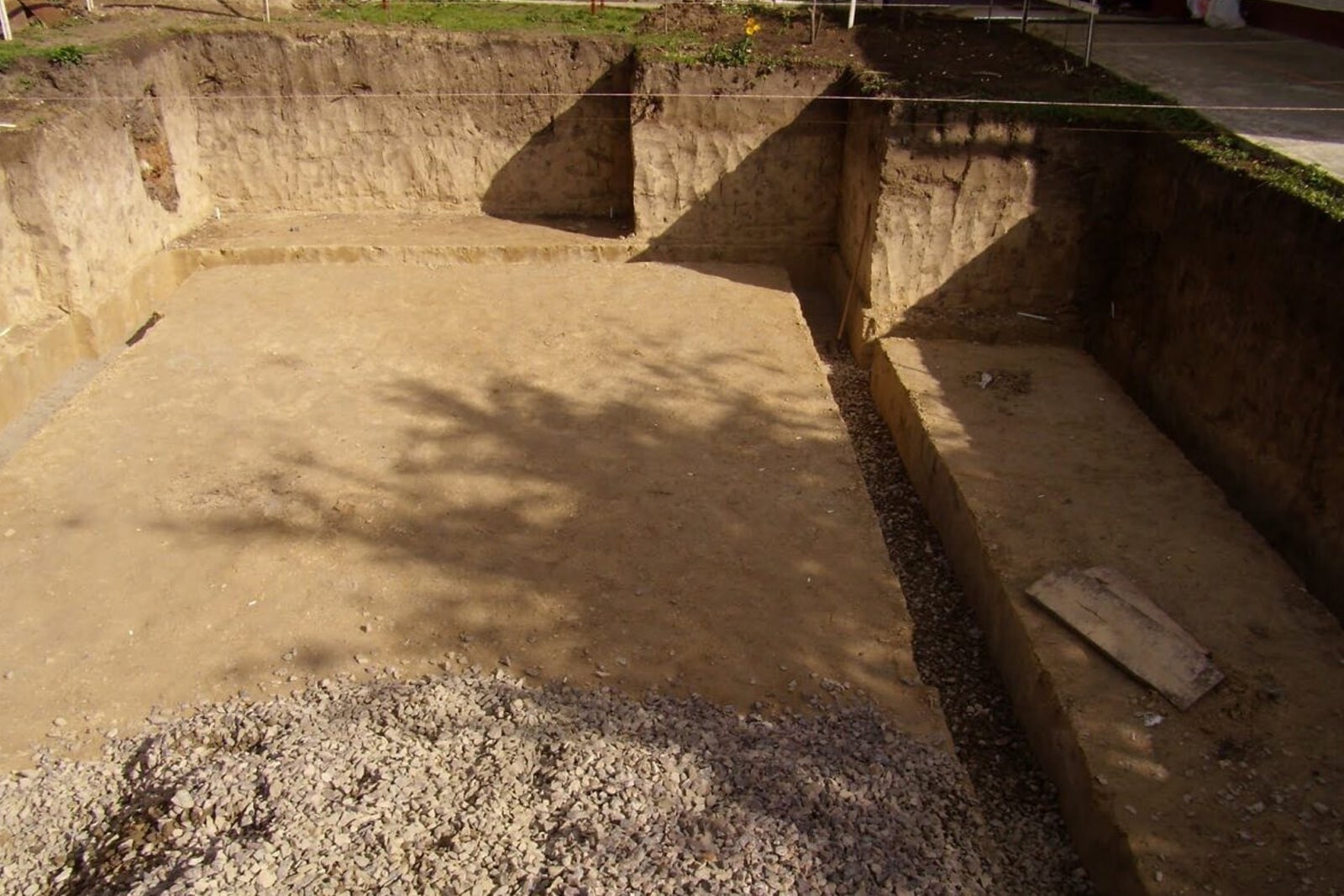 Котлован для небольшого дома с подвальным помещением