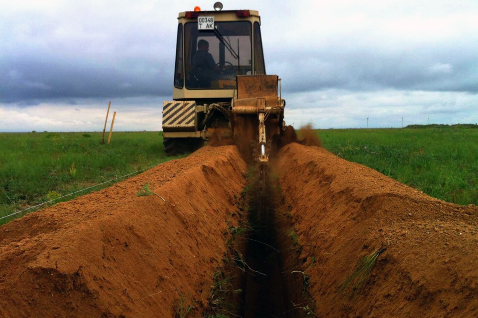 Копка траншеи механическим способом