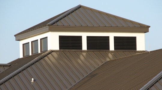 Фальцевая кровля крыши в Астане специализированным инструментом