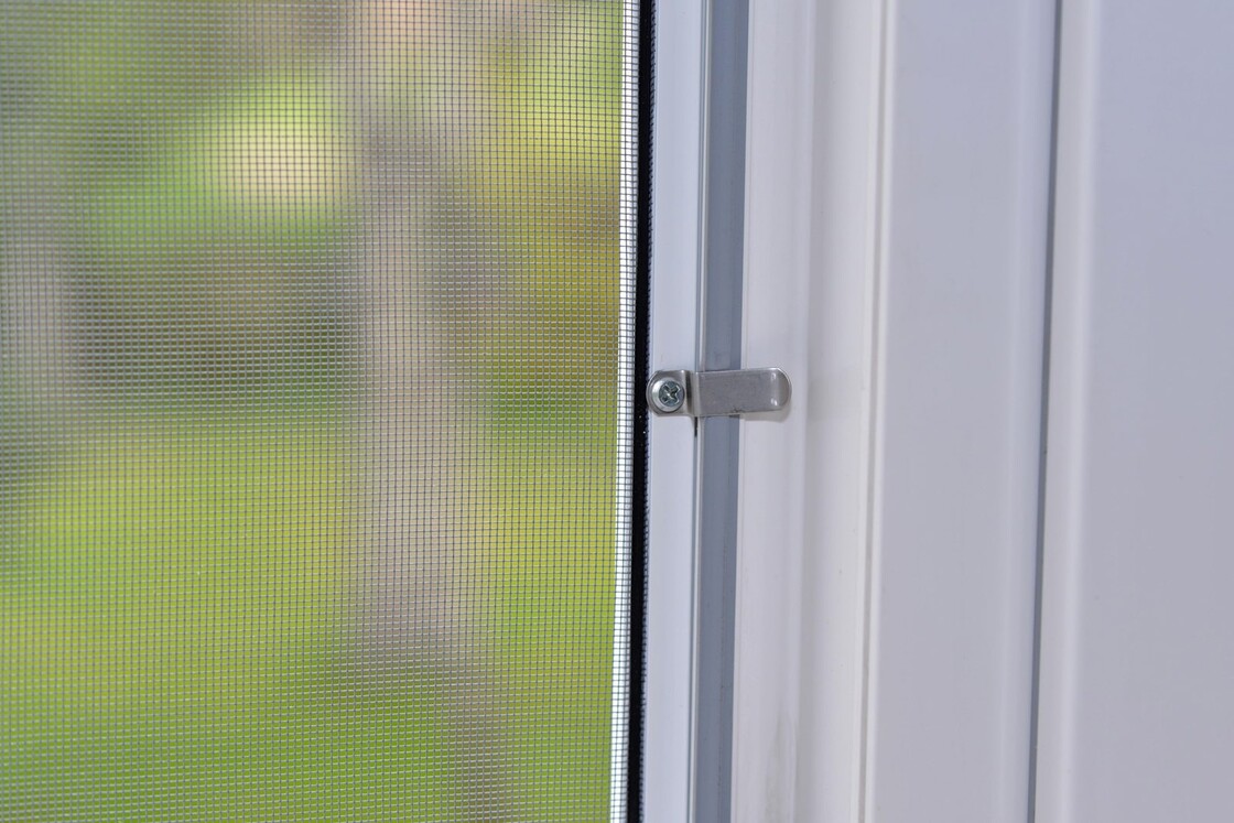 Москитная сетка на окне