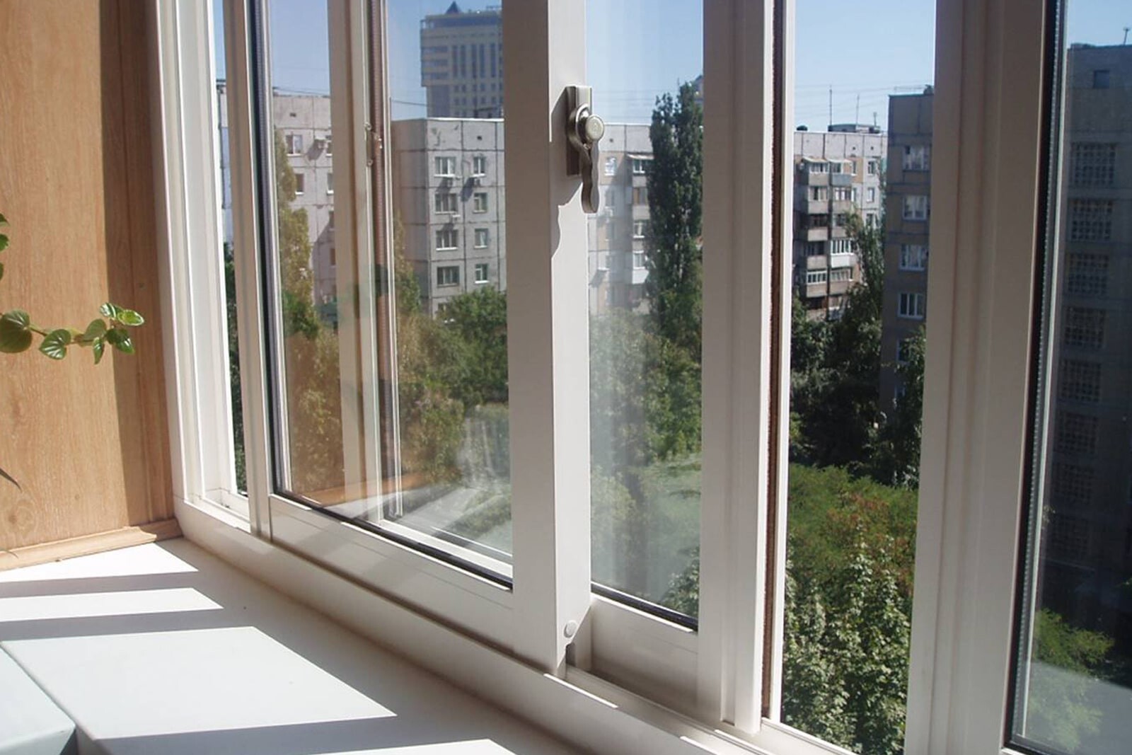 Раздвижные окна на балконе
