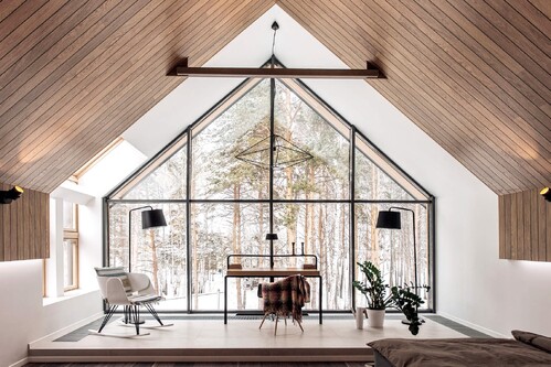 Треугольные окна на мансардном этаже