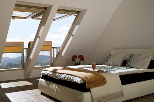 Оригинальный балкон на мансарде