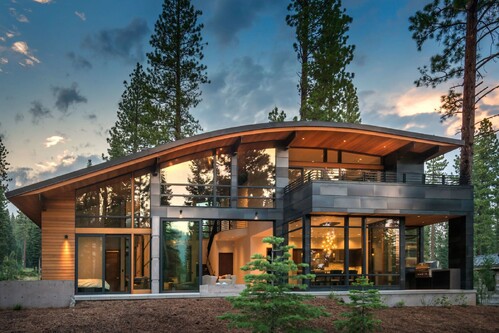 Современный дом с панорамным остеклением