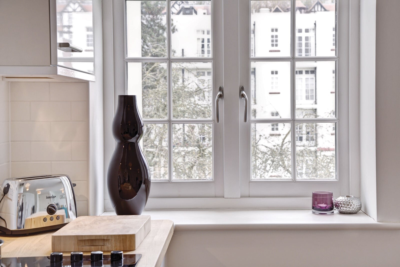 Пластиковое окно на кухне