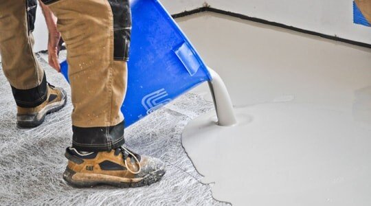Устройство наливных самовыравнивающихся полов в Алматы - полимерные и эпоксидные