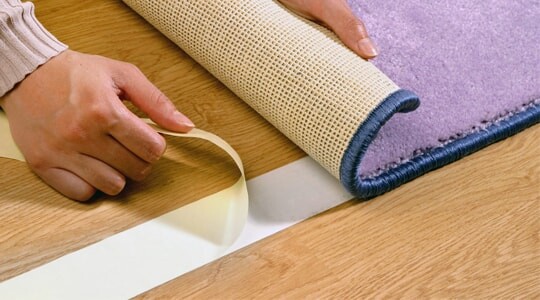 Укладка ковролина на пол в Алматы на двухсторонний скотч