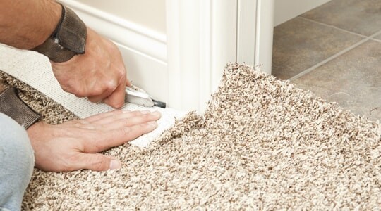 Укладка ковролина на пол в Алматы под плинтус