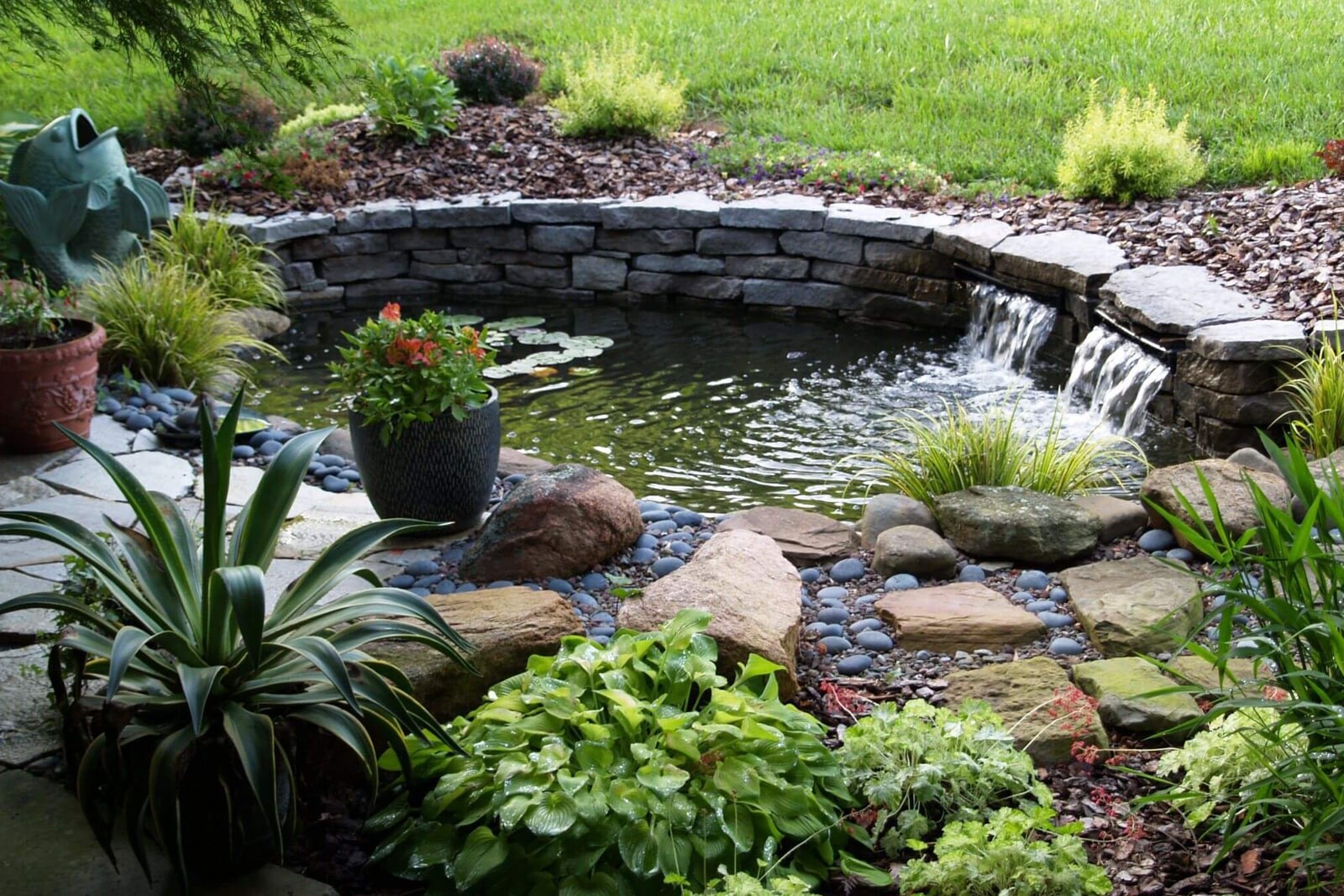 Декоративный водоем на даче
