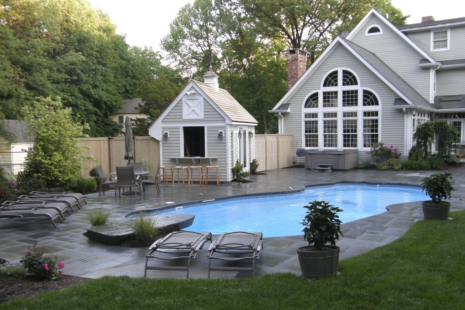 Бассейн на даче