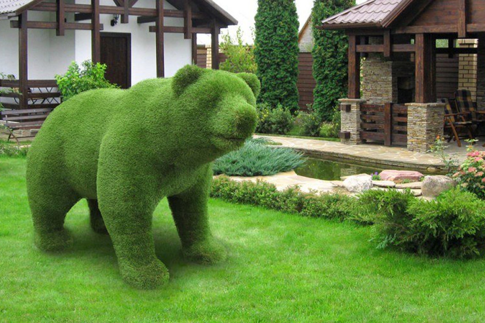 Топиари медведь для лужайки