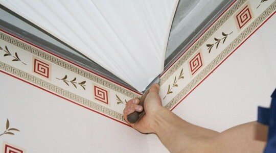 Монтаж натяжного потолка в коридоре