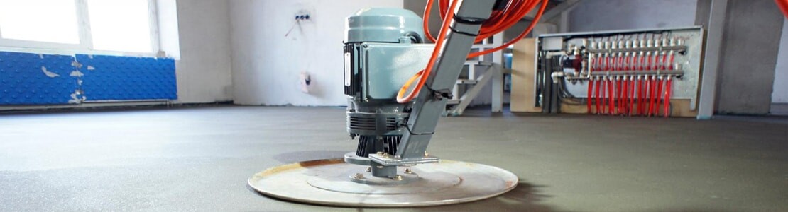 Устройство бетонной стяжки пола в Алматы по маякам