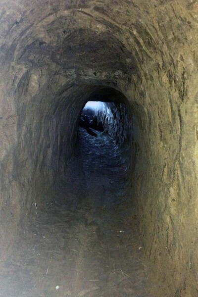 Тайный тоннель под землей