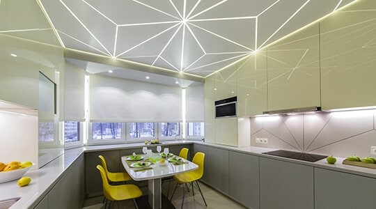 Натяжной потолок с треками