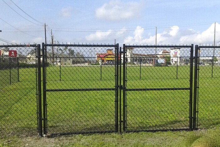 Ворота из сетки-рабицы