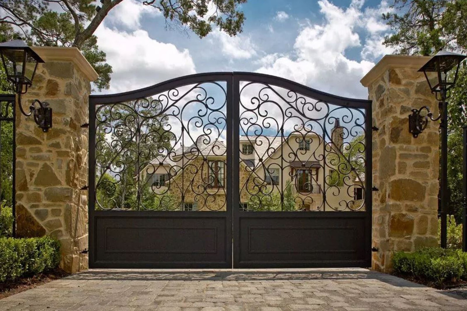 Решетчатые распашные ворота