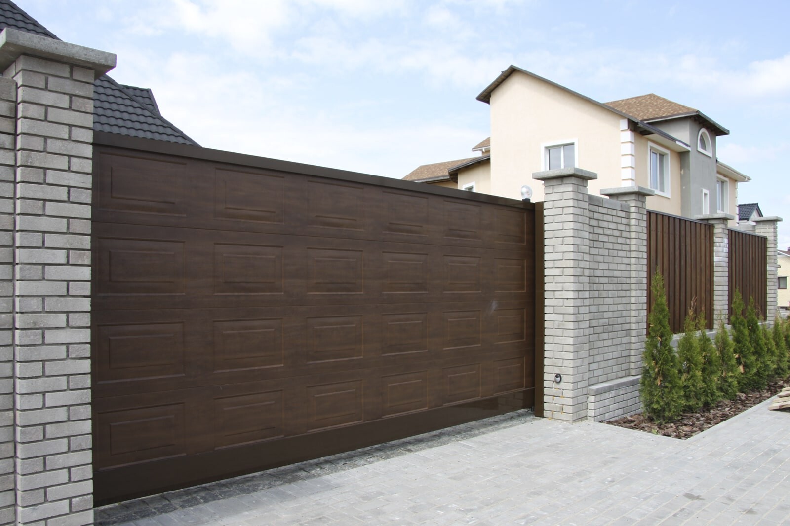 Сдвижные ворота на даче