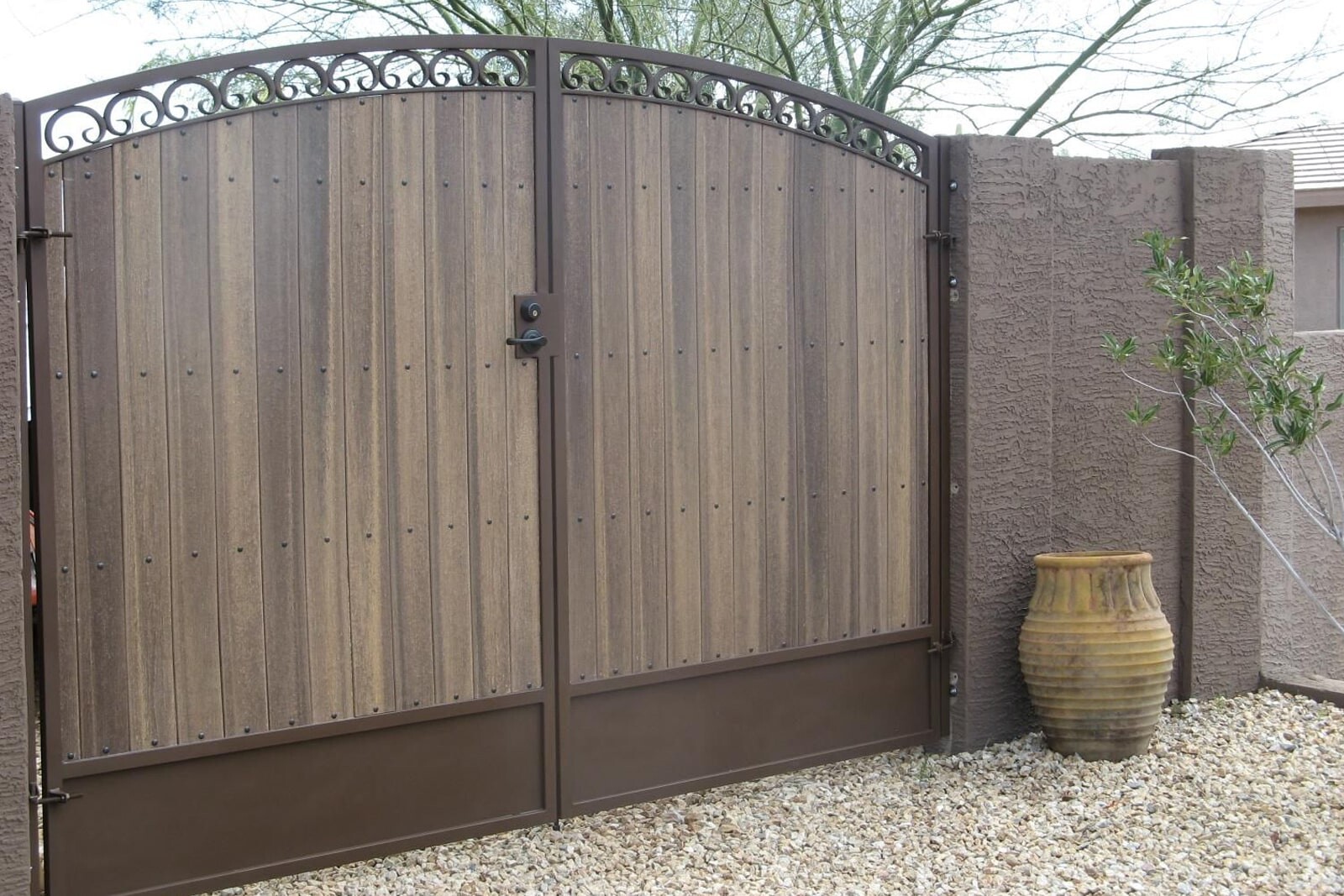 Деревянные распашные ворота