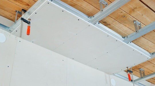 Выравнивание потолка гипсокартоном