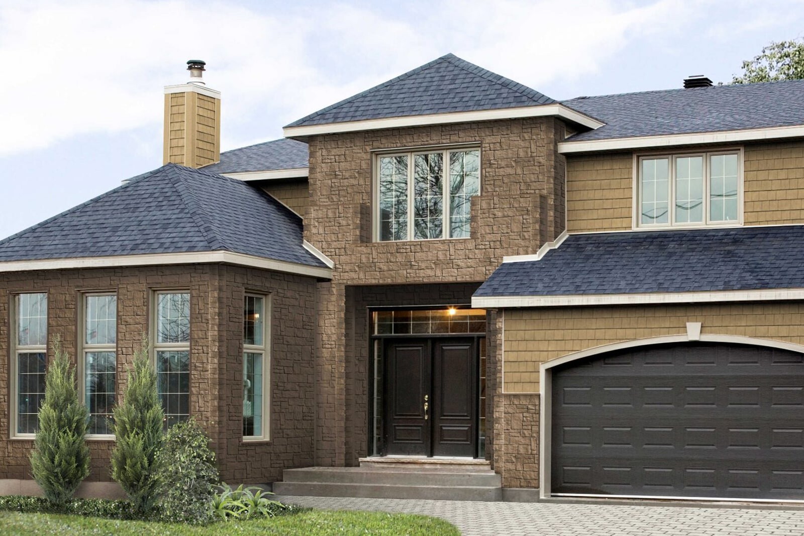 Отделка дома панелями с имитацией камня