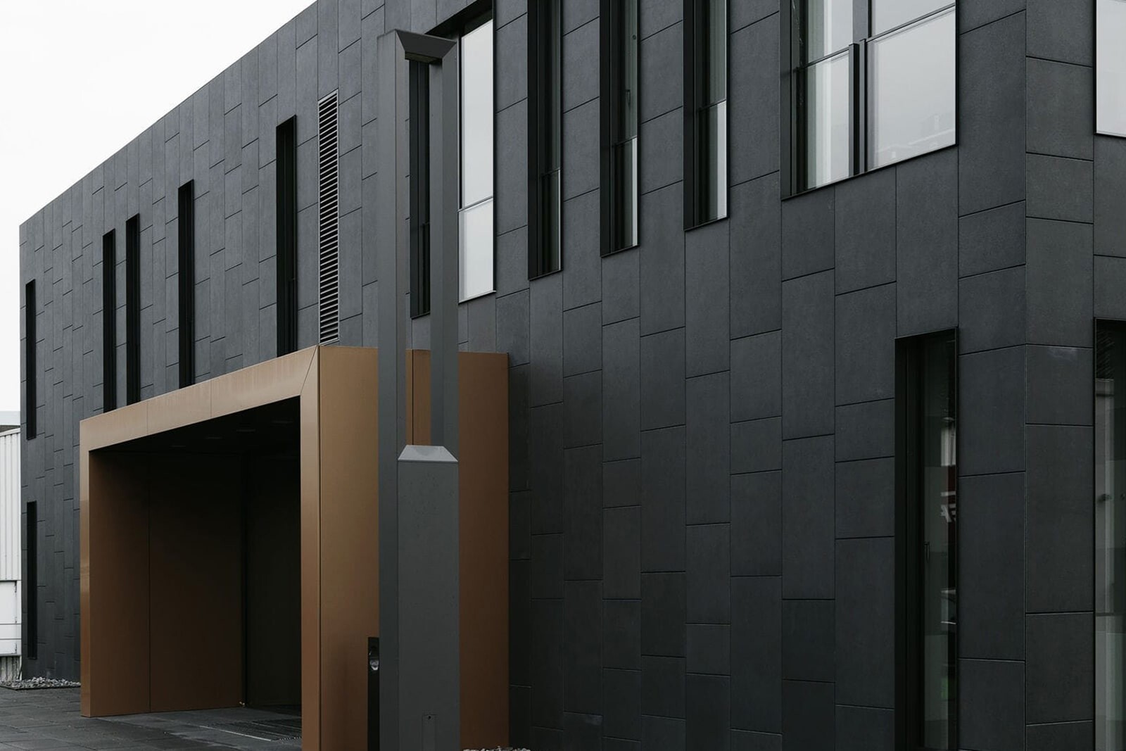 Отделка фасадными плитами в Алматы